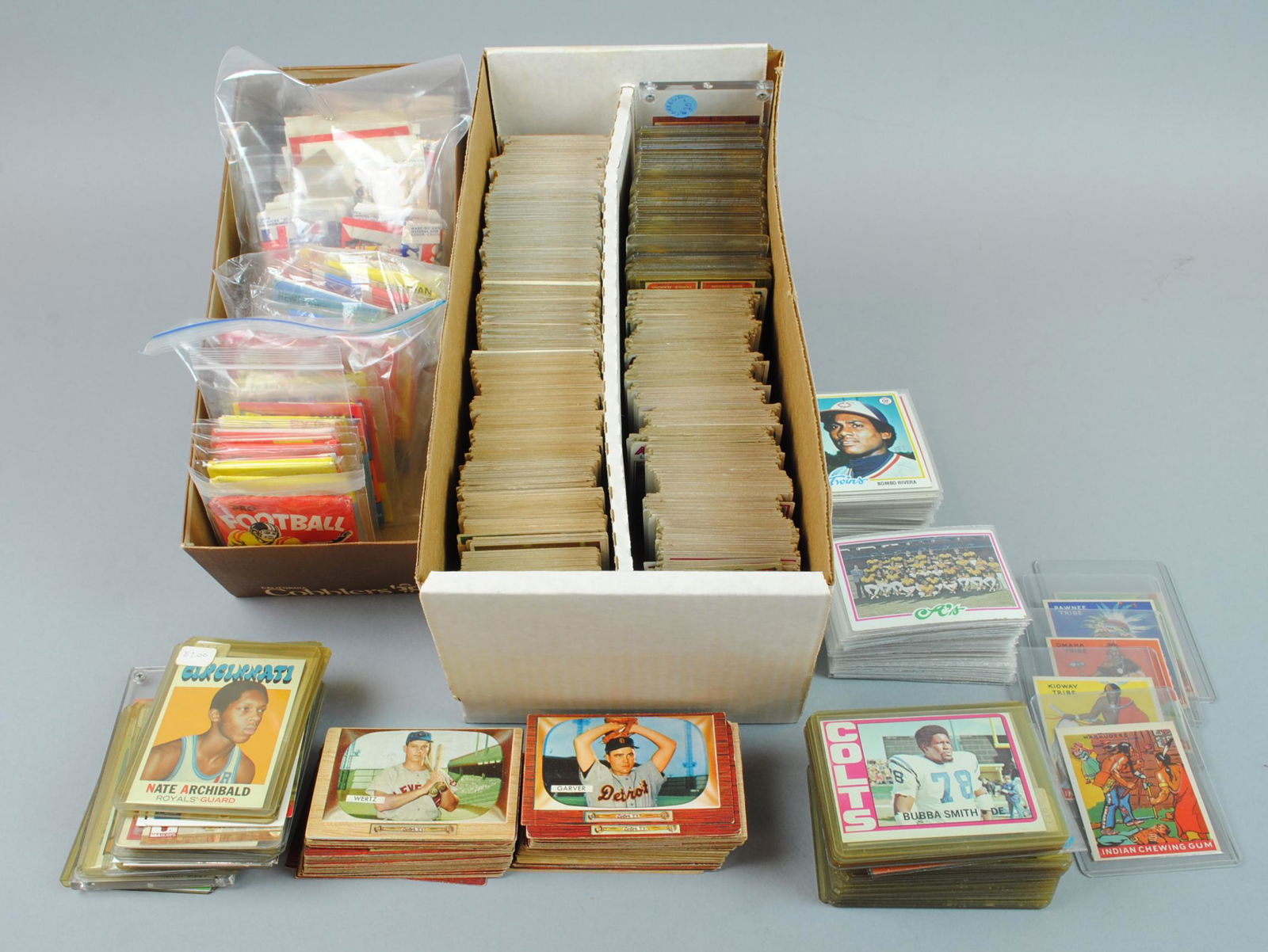 LG. GROUP SPORTS CARD & NON SPORTS RELATED ITEMS (1 of 9)