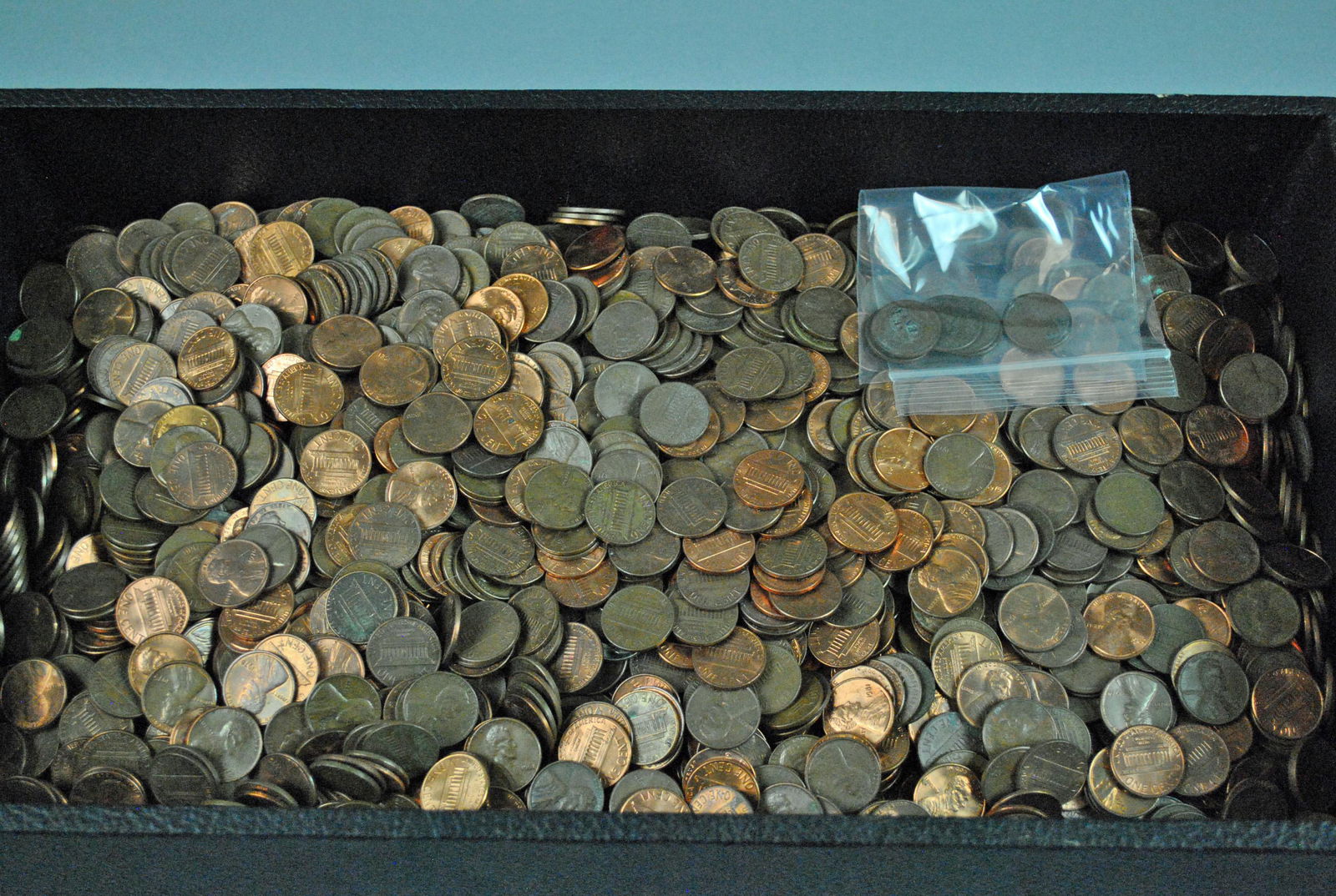 LARGE COLLECTION OF UNSEARCHED US PENNIES (1 of 1)