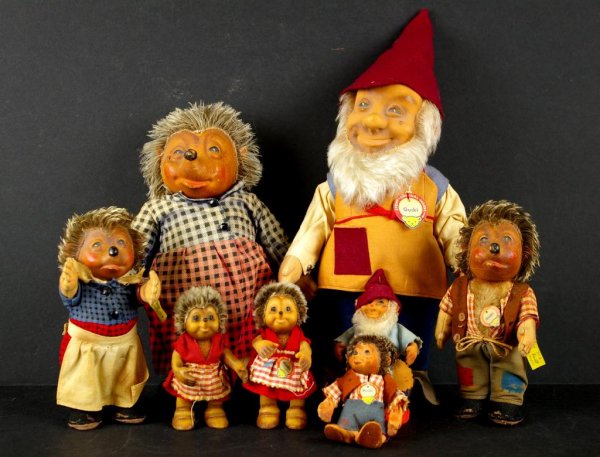 8-PIECE STEIFF HEDGEHOG FAMILY & GUCKI ELF GROUP: includes Mecki, Micki, Macki, Mucki and Gucki, tallest 12in.