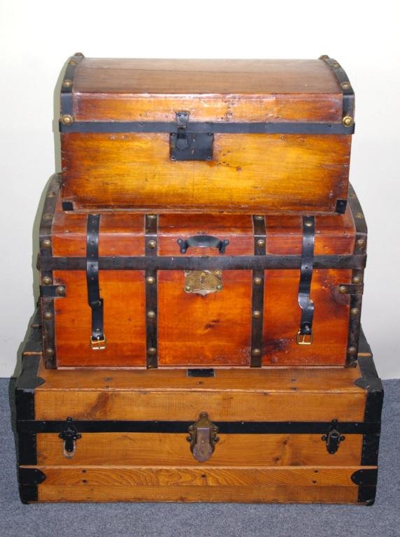 THREE VINTAGE PINE TRUNKS, largest 13x32x19in.: The Knoop Collection