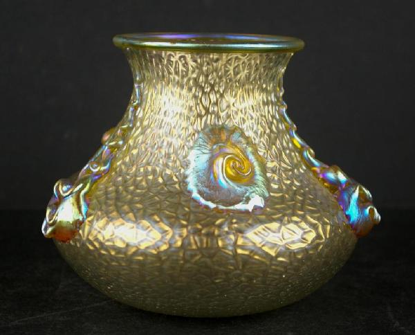 LOETZ-STYLE IRIDESCENT ART GLASS VASE, 5in.
