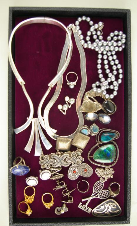 25-PIECE STERLING JEWELRY GROUP: includes an Avi Soffer brooch, a Mexican choker with dangling pendant, a 34" gray faux pearl necklace with matching earclips and ring, agate pins, a Mexican link bracelet, earrings, rings, etc.