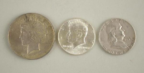81 US SILVER HALF-DOLLAR AND DOLLAR COINS: including 67 Walking Liberty and Franklin half dollars, five 1964 Kennedy half dollars, five 1966-1968 Kennedy half dollars and four Peace dollars