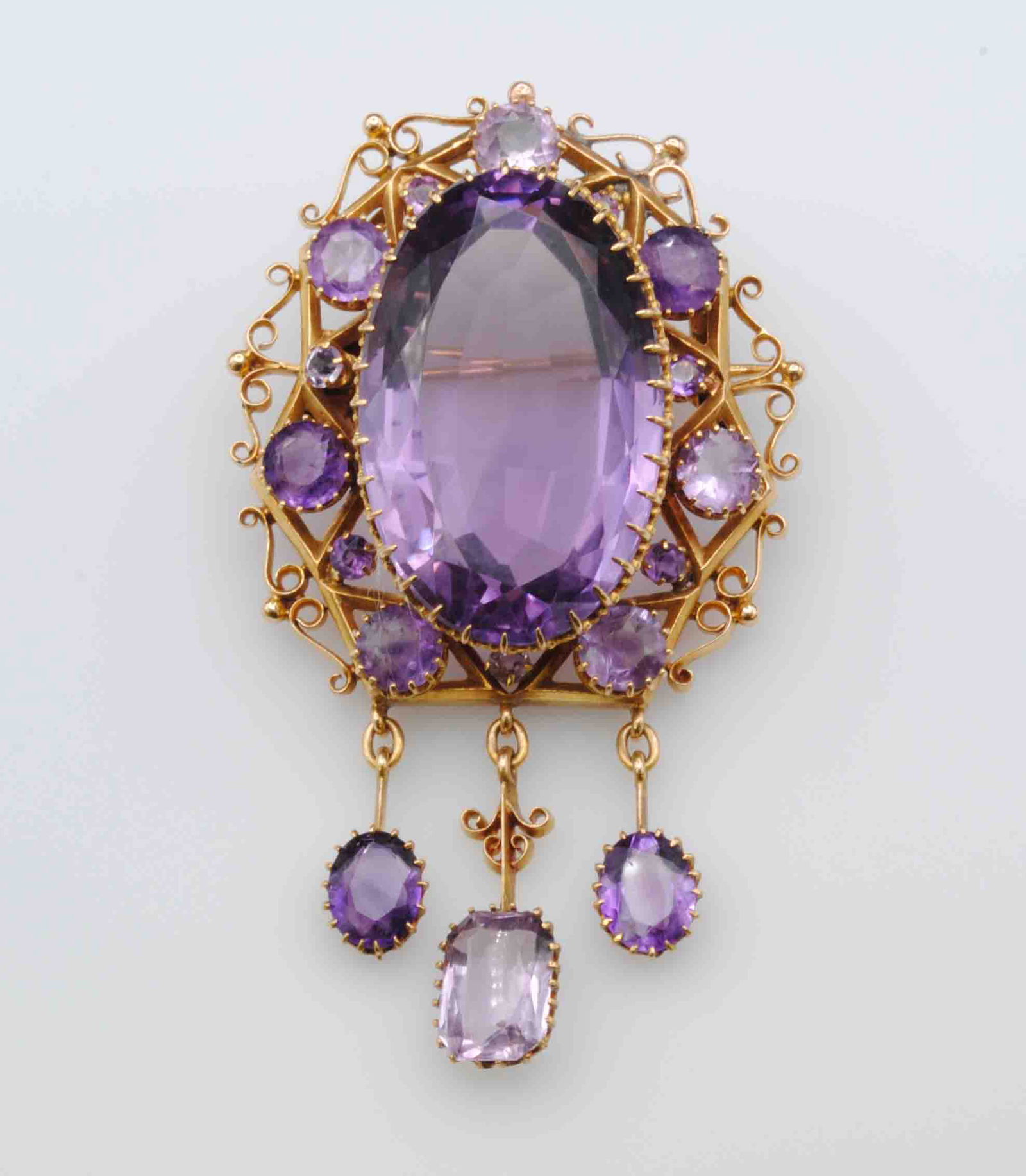 VINTAGE 14K AMETHYST FILIGREE DANGLE BROOCH (1 of 3)