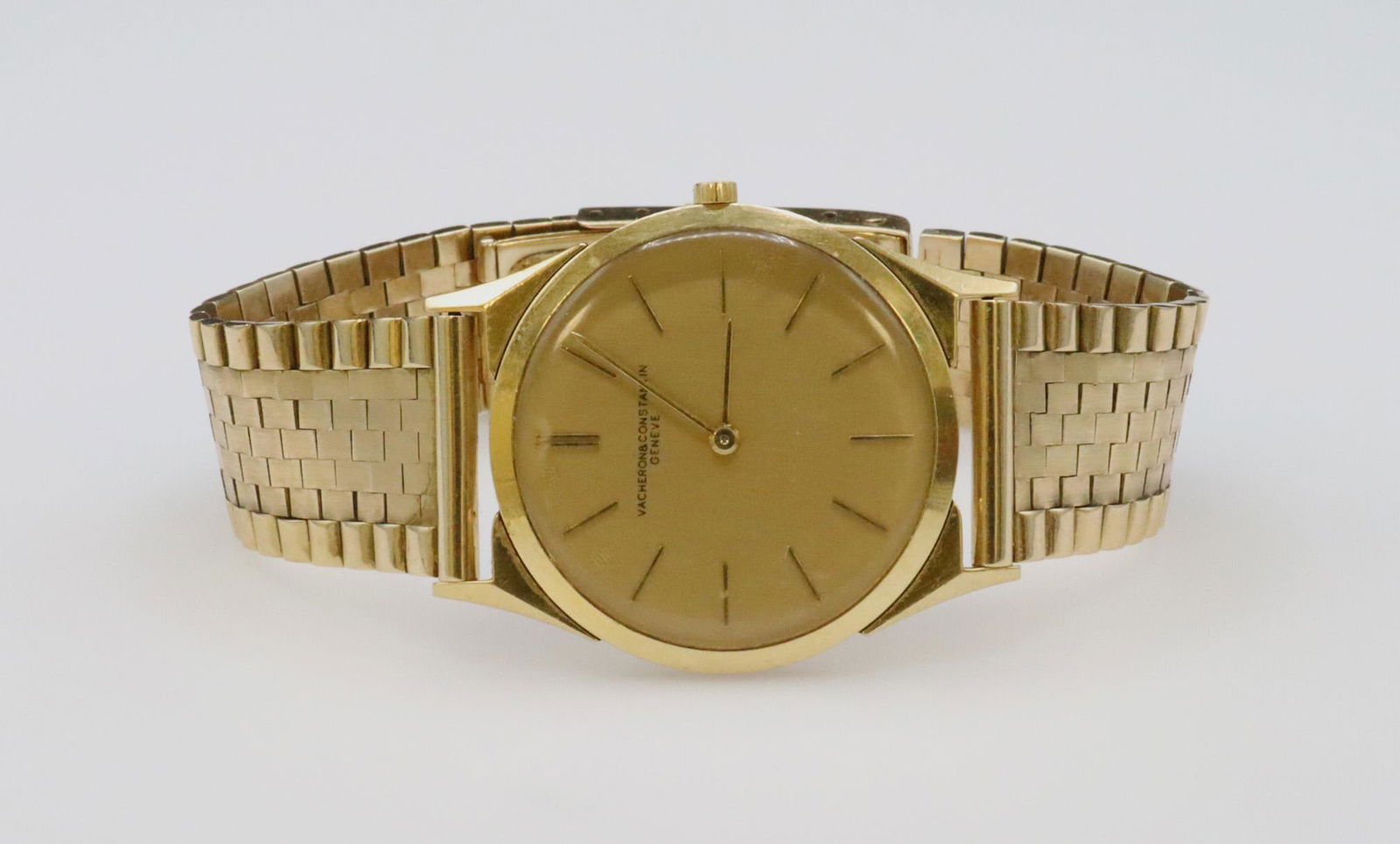 VACHERON & CONSTANTIN 18K GOLD CASE WATCH (1 of 4)