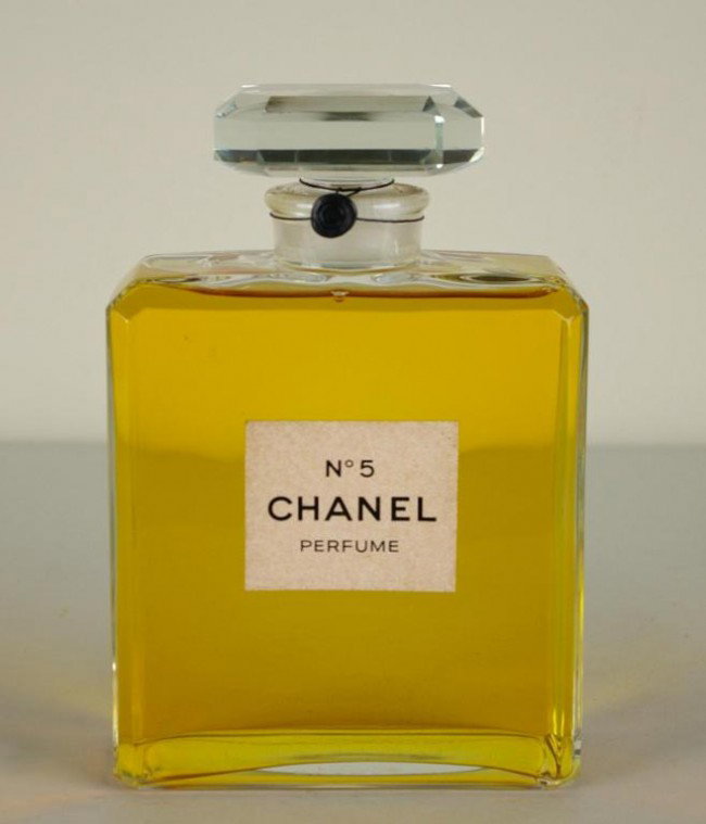CHANEL NO. 5 DISPLAY PERFUME BOTTLE: CHANEL NO. 5 DISPLAY PERFUME BOTTLE does not contain perfume, 8x5.5in. NO SHIPPING ON THIS ITEM.