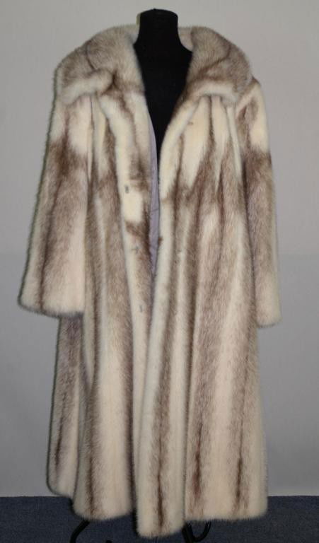 LADIES FULL-LENGTH MINK COAT: LADIES FULL-LENGTH MINK COAT Made in Canada label, length 48in., width shoulder-to-shoulder 20in.