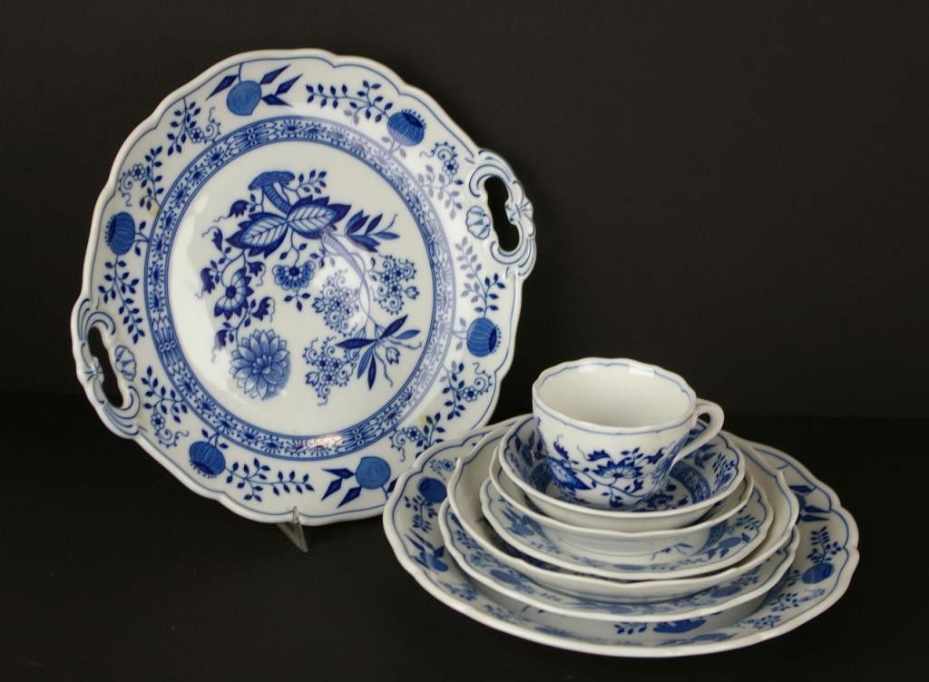 110+ PIECE HUTSCHENREUTHER BLUE ONION CHINA: includes 18 each dinner plates, tea cups and saucers, 12 each bread & butter plates, salad plates, berry bowls, and soup bowls, and serviceware includes platters, serving bowls, 2 butter domes, trays,
