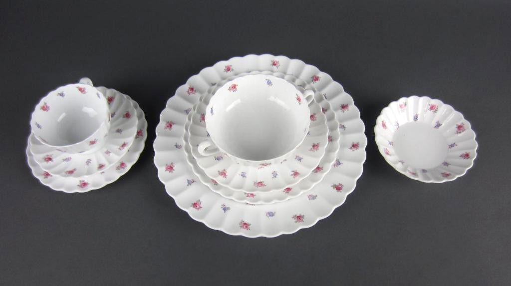 98-PIECE SPODE DIMITY CHINA: comprising 11 each dinner and luncheon plates, 12 each bread plates and sauce bowls, 12 cream soups with 11 underplates, 13 cups with 12 saucers, 2 small platters and 2 open vegetables (some pieces fa