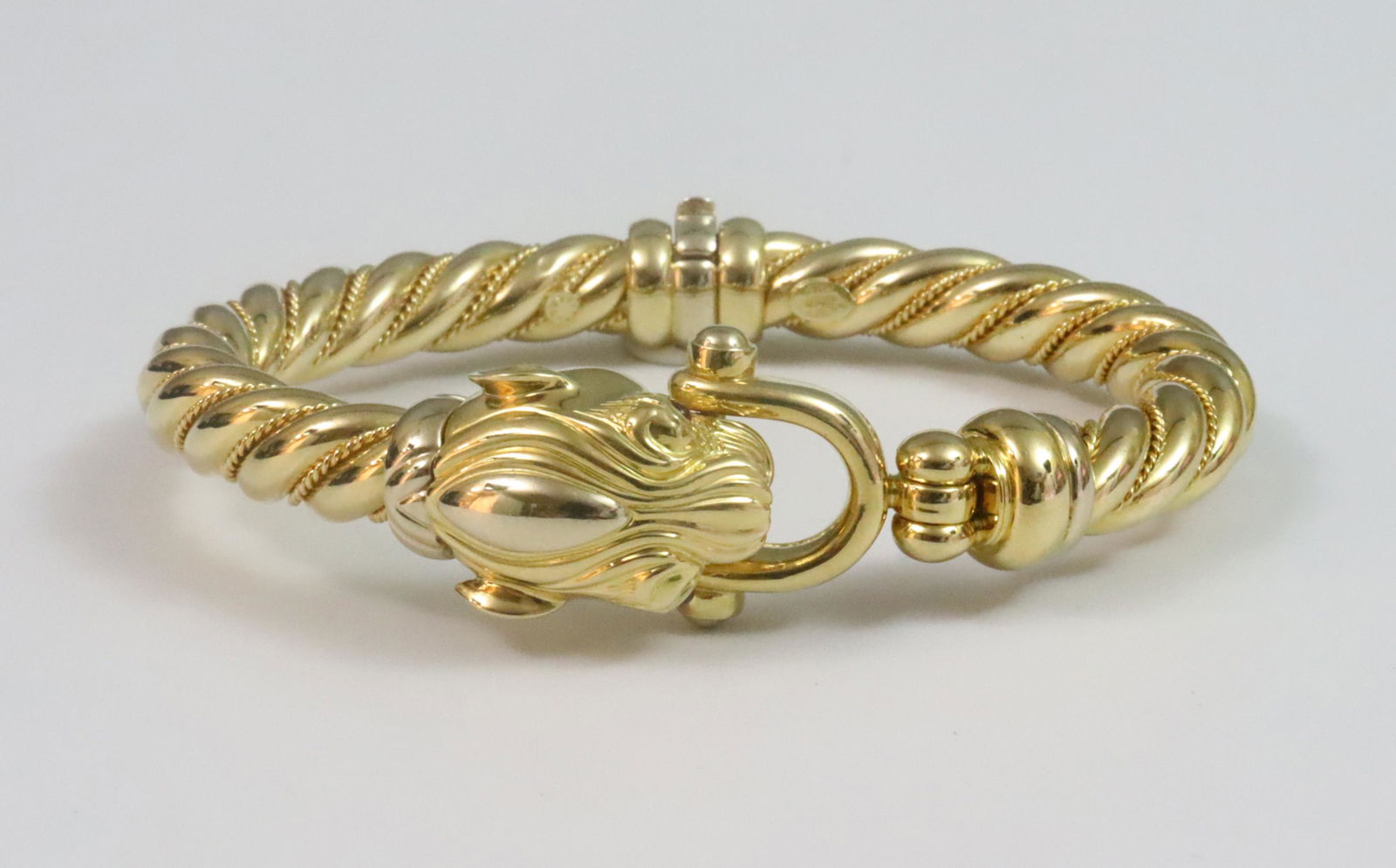 ITALIAN 18K LION HEAD BANGLE BRACELET (1 of 4)