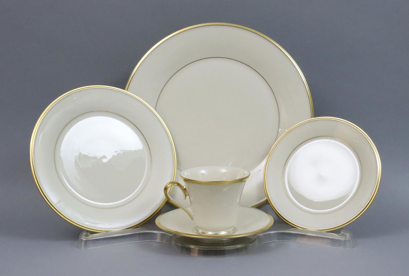 (35) PIECE LENOX CHINA SERVICE (1 of 1)