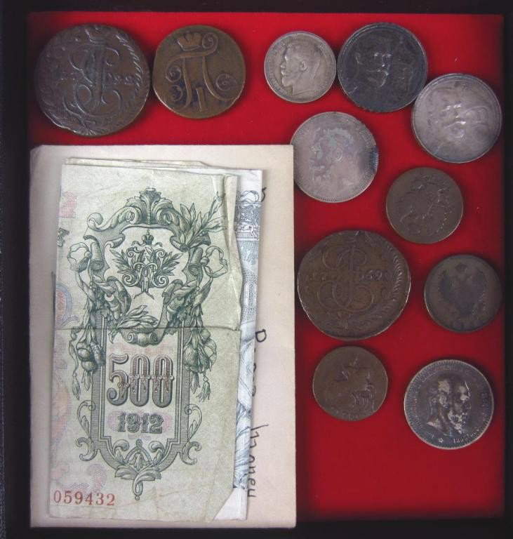 GROUP OF 11 RUSSIAN COINS AND A 500 PYGNEN