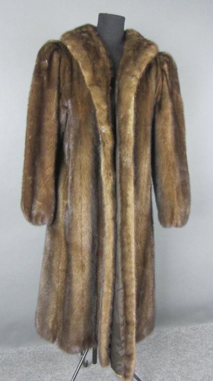 LADIES FULL-LENGTH CHOCOLATE BROWN MINK COAT: length 46in., shoulder-to-shoulder 19in.