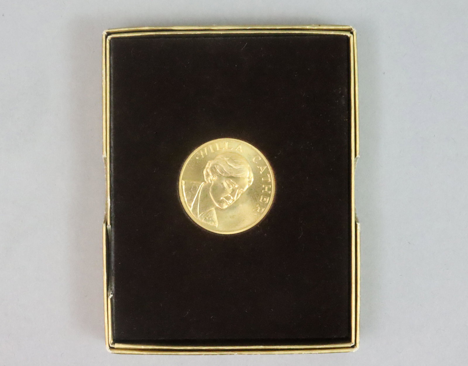 WILLA CATHER GOLD COMMEMORATIVE ARTS MEDAL (1 of 1)