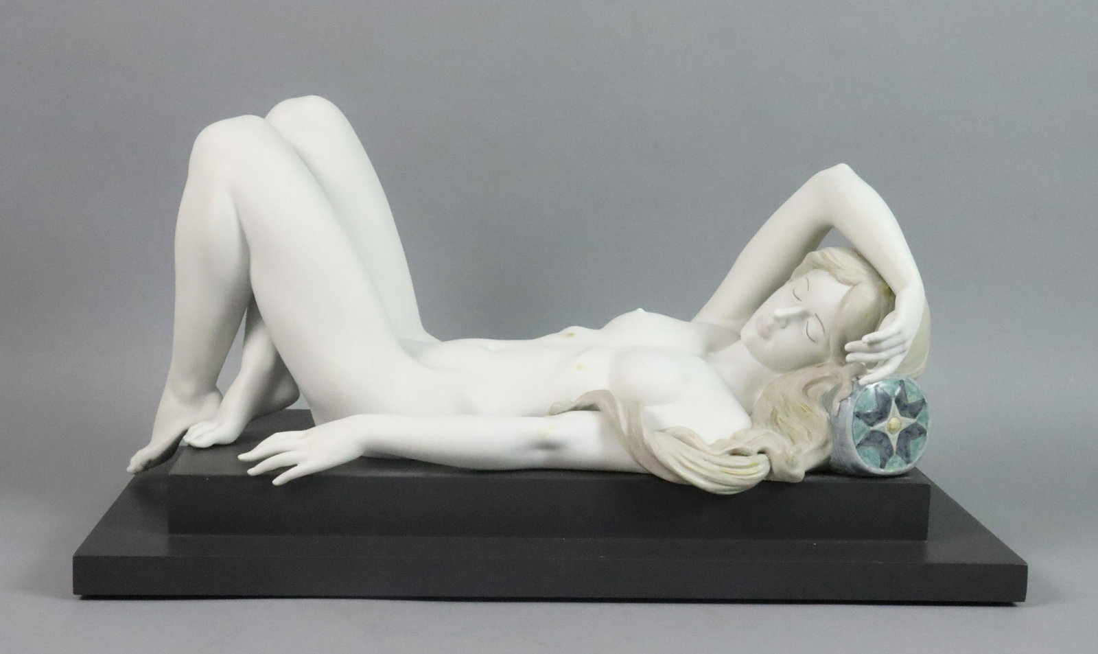 LARGE LLADRO FIGURE - REPOSE (1 of 6)