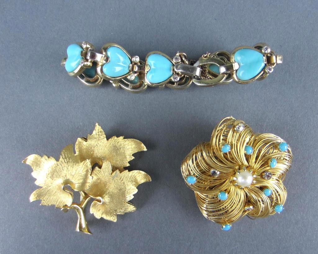 3-PIECE SIGNED COSTUME JEWELRY GROUP: including a Hattie Carnegie floral-form brooch, a Boucher leaf-form pin, and a Mazer Bros. heart-link bracelet