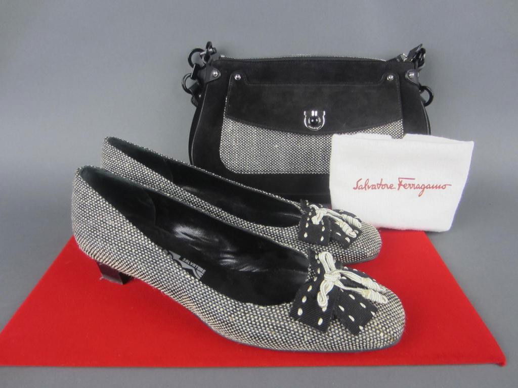SALVATORE FERRAGAMO BAG & MATCHING SHOES: bag with interior label reading Salvatore Ferragamo / Made in Italy / AU-21/5748, shoes in size 8 with tassel bow decoration, both with original dust bags Note: This previously sold lot is being re-of