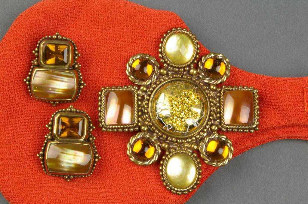 STEPHEN DWECK MULTI-STONE BROOCH & EARCLIP SET: in bronze, citrine, mother-of-pearl and druzy, signed, with Dweck pouch