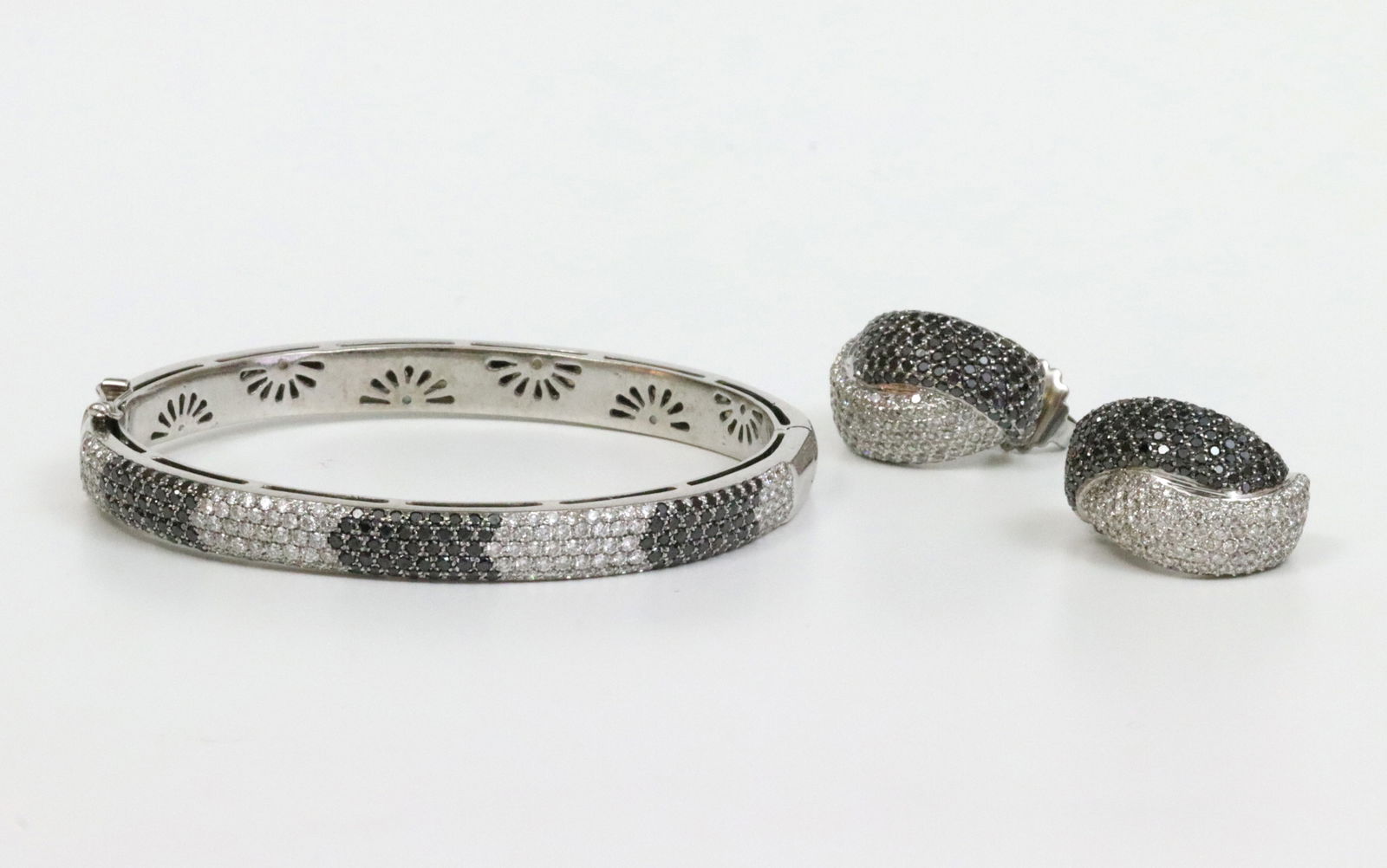 18K BLACK & WHITE DIAMOND BRACELET & EARRING SET (1 of 6)
