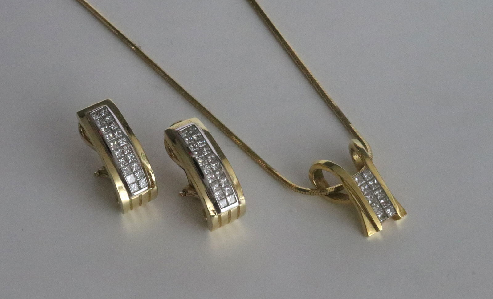 18K DIAMOND PENDANT & EARRINGS ON 14K CHAIN (1 of 2)
