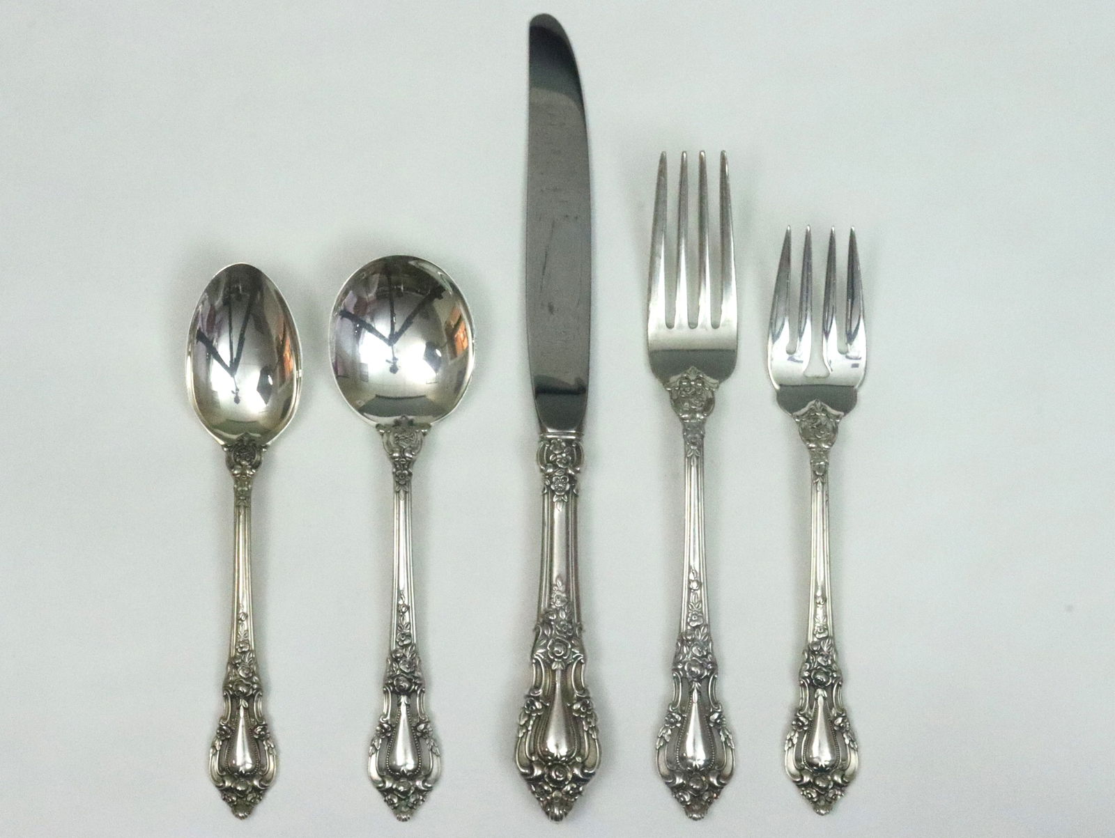 (46) PIECE LUNT STERLIING FLATWARE SERVICE (1 of 2)