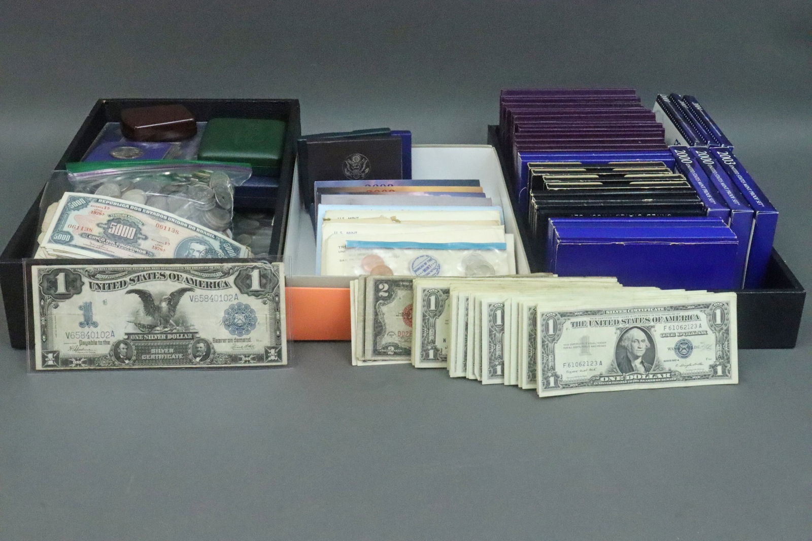 LARGE GROUP OF US AND FOREIGN COINS & CURRENCY (1 of 6)