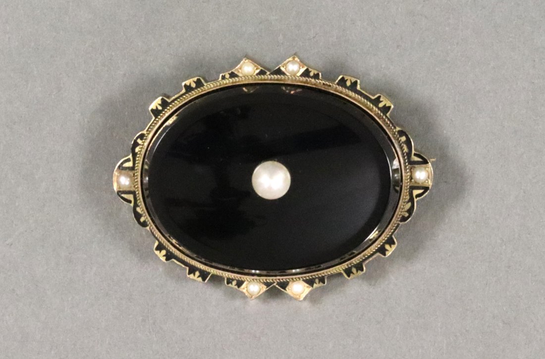VICTORIAN GOLD ONYX & PEARL MOURNING BROOCH (1 of 3)