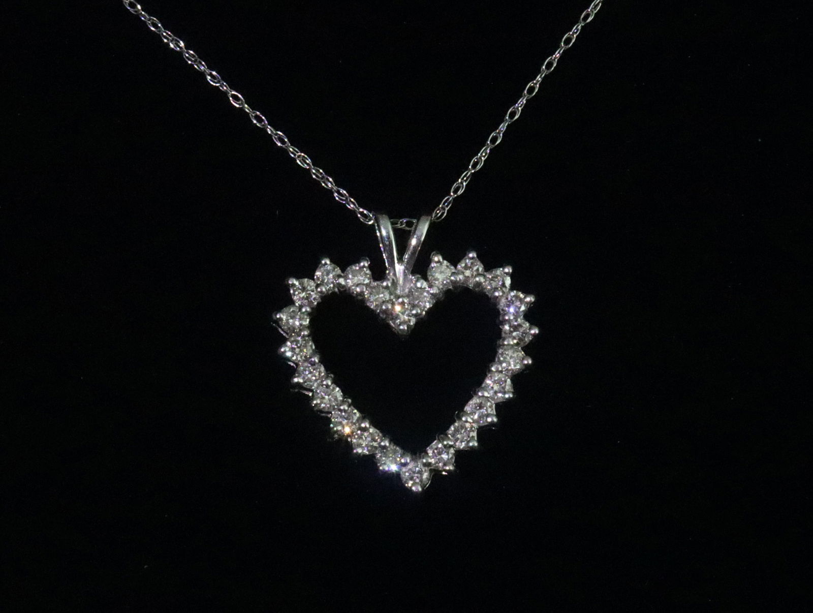 PLATINUM & DIAMOND HEART PENDANT ON CHAIN (1 of 2)