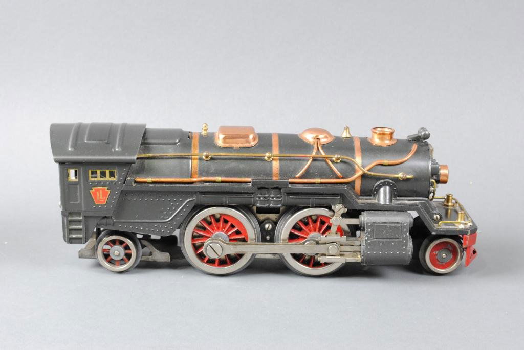 LIONEL PRE-WAR 385E LOCOMOTIVE AND 384T TENDER: standard-gauge, both with original boxes, see photos for condition