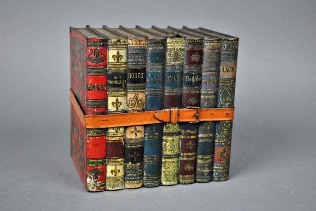 TIN BISCUIT BOX