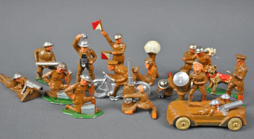 GROUP OF BARCLAY/MANOIL DIMESTORE DOUGHBOYS: containing 50+ soldiers, together with some cowboys, Indians and other assorted figures including a pirate and a knight, some bisque, some signed, few missing helmets, some chips and flaking, occasion