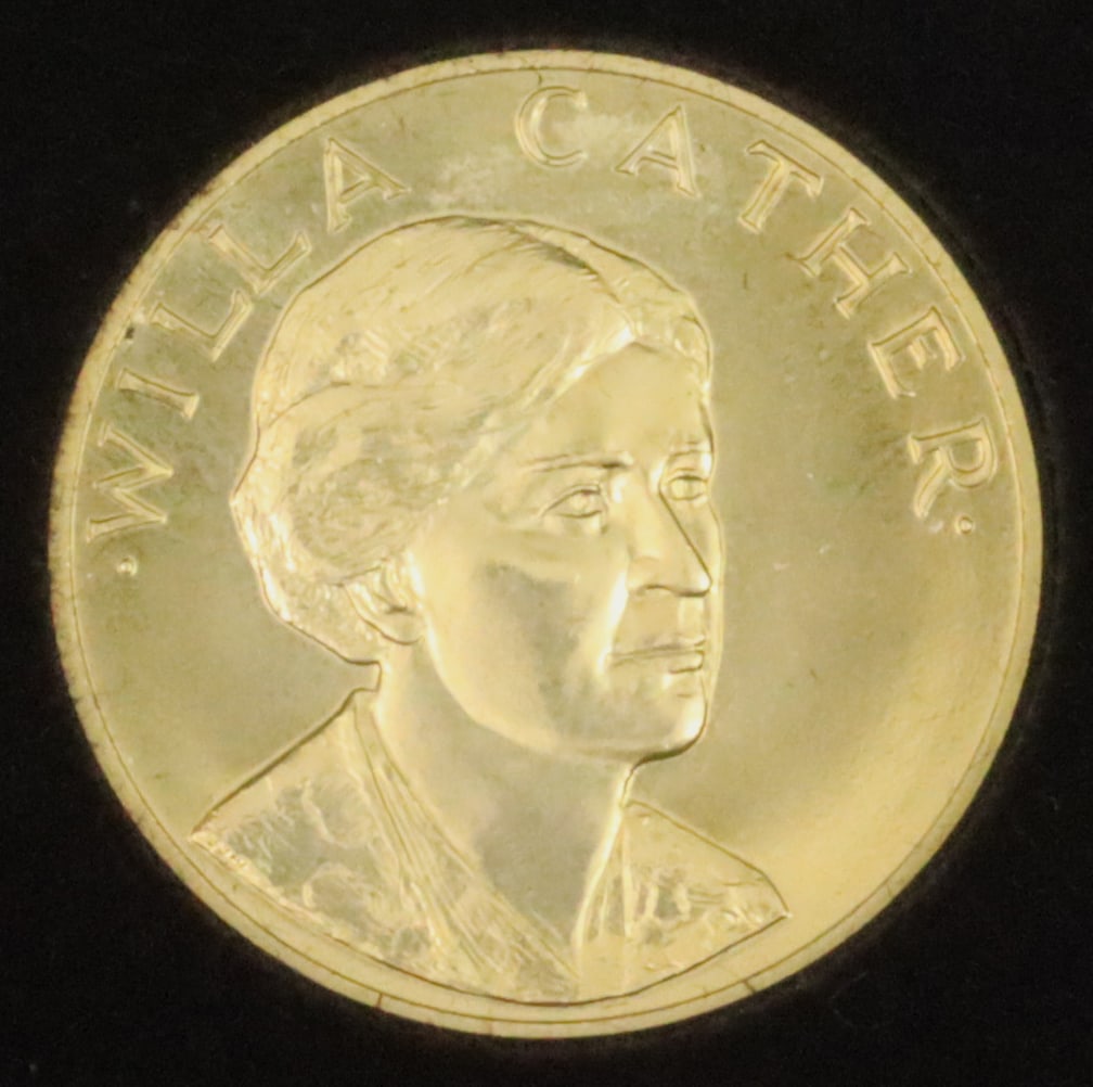 WILLA CATHER GOLD COMMEMORATIVE ARTS MEDAL (1 of 2)