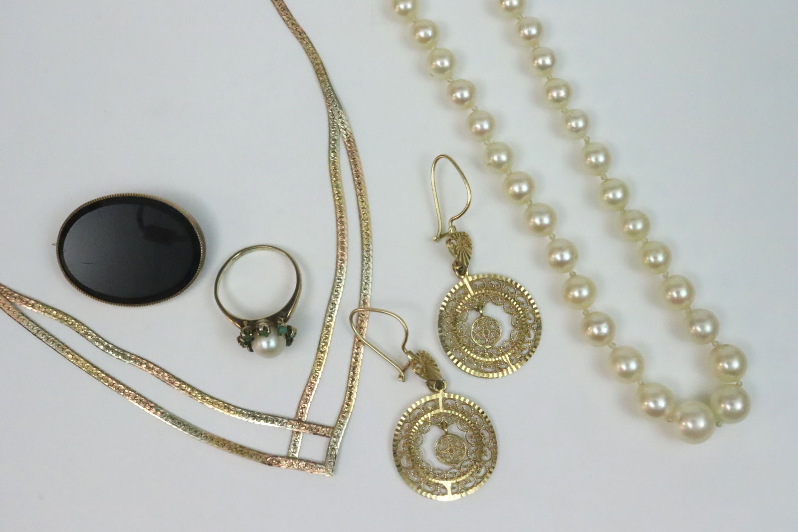 (5) PIECE GOLD JEWELRY GROUP (1 of 5)