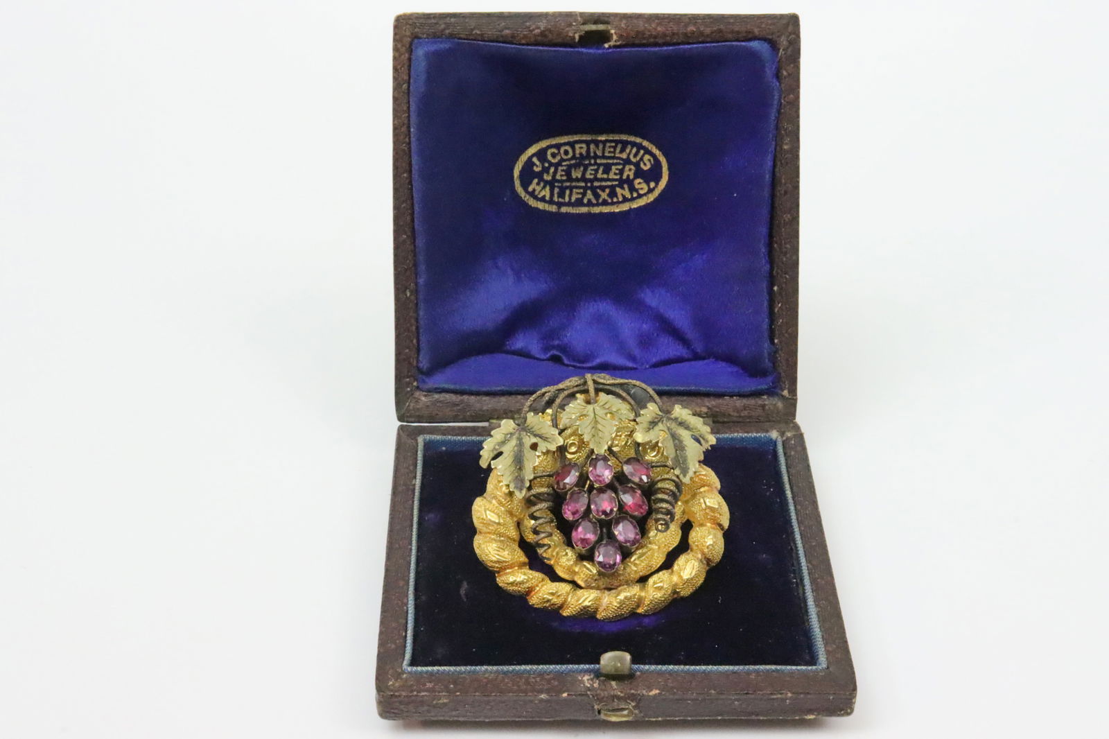 18K VICTORIAN RHODOLITE GARNET GRAPE CLUSTER PIN (1 of 3)