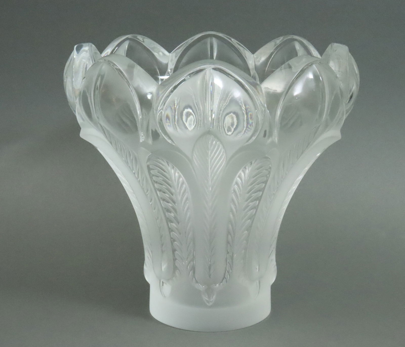 LALIQUE ESNA VASE (1 of 2)