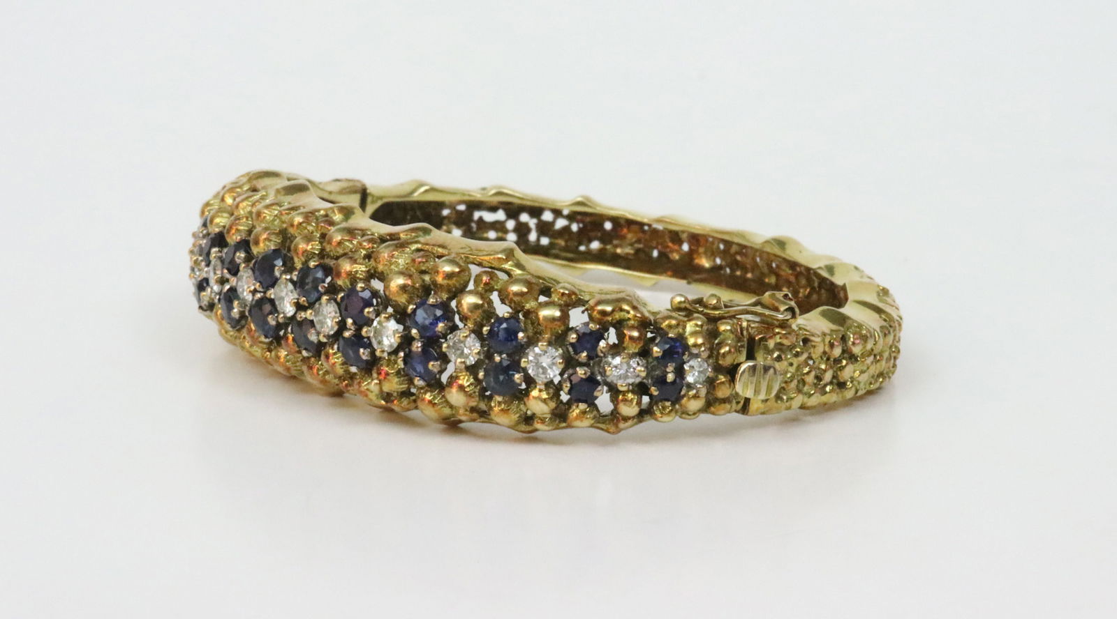 JACK GUTSCHNEIDER 18K SAPPHIRE & DIAMOND BANGLE (1 of 6)