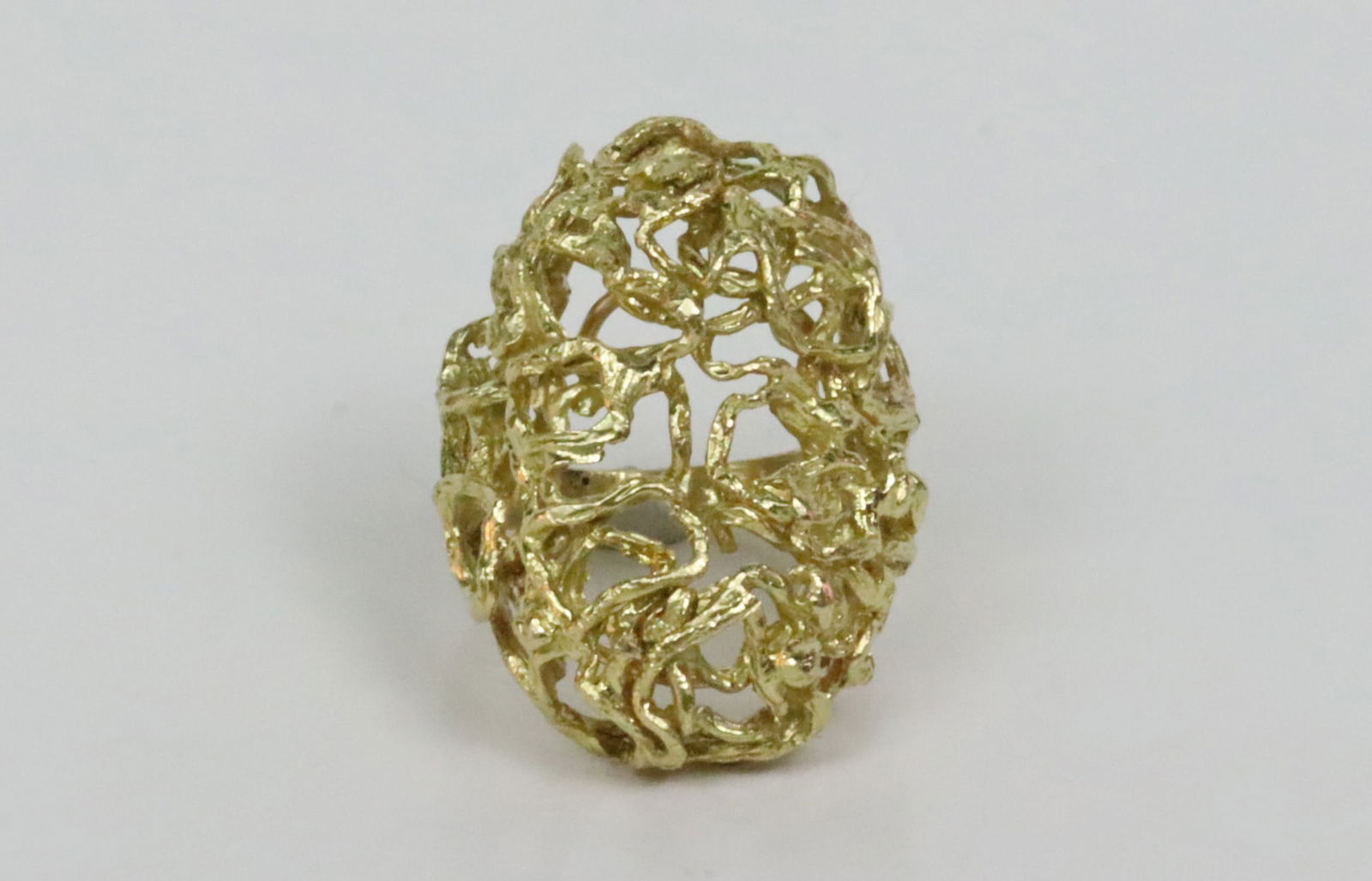 LARGE 18K DOMED RING IN FREE-FORM DESIGN (1 of 5)