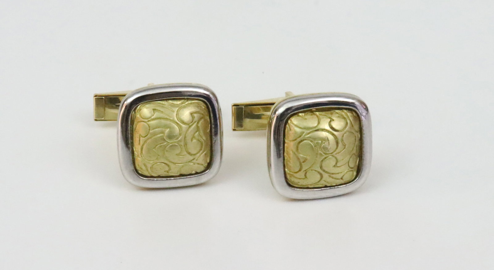 PAIR 18K SCROLL DESIGN CUFFLINKS: custom-made in yellow gold with 14K white gold trim, 15mm, toggle back, stamped 18K, minor rubs, 16.2gms.