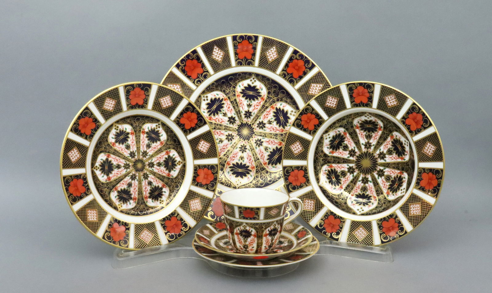 (84) PIECE ROYAL CROWN DERBY CHINA SERVICE (1 of 2)