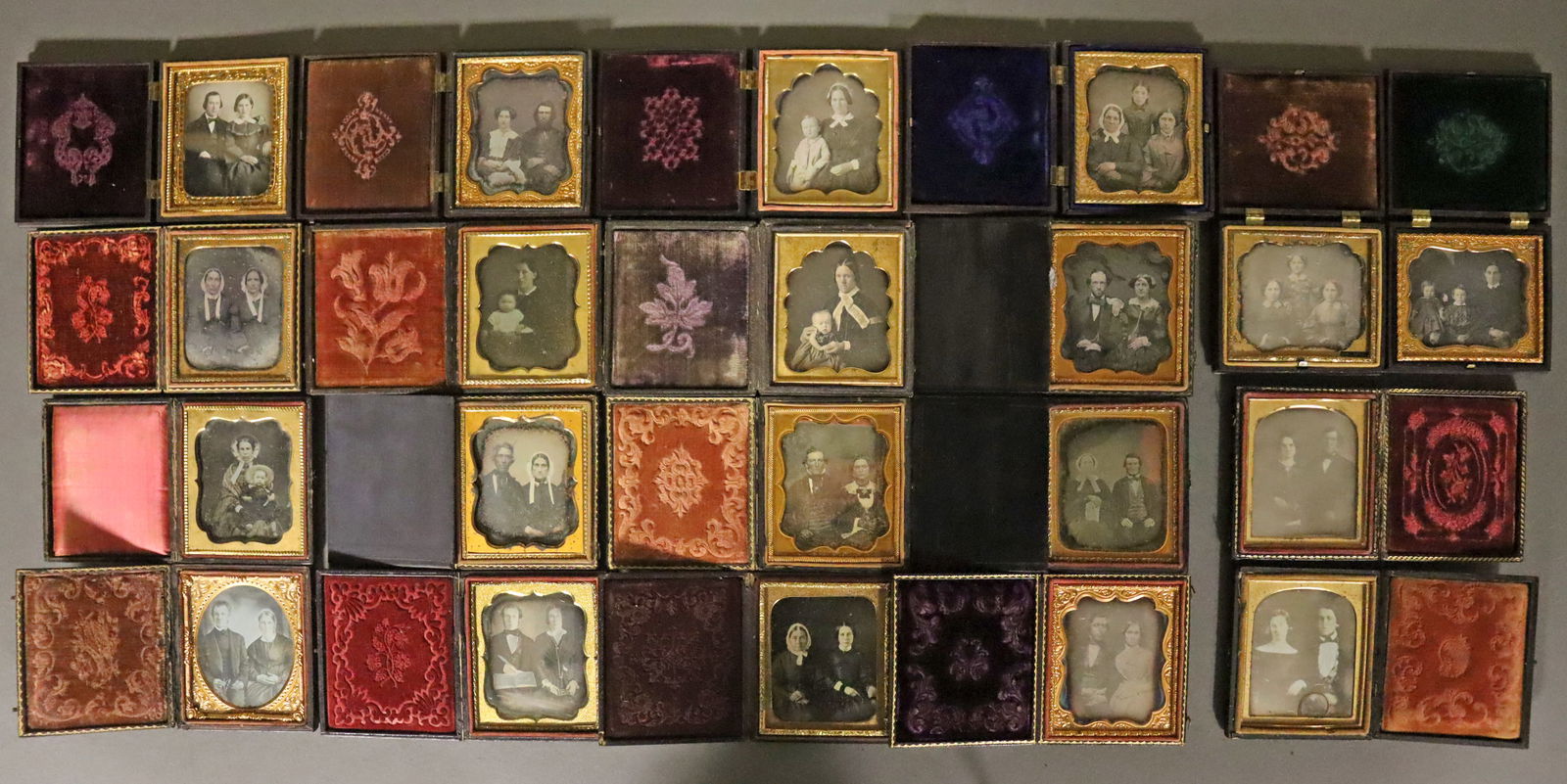 (20) 1/6 PLATE DAGUERREOTYPES - FAMILY PORTRAITS (1 of 9)