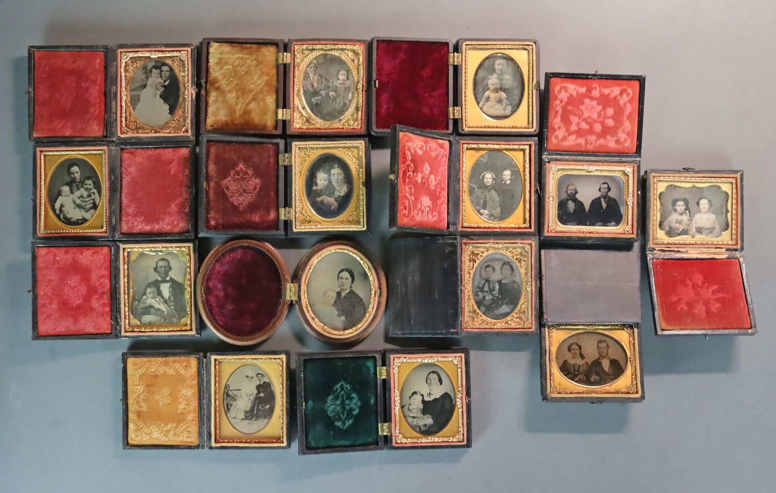 (14) 1/9 PLATE CASED PHOTOS - FAMILY PORTRAITS (1 of 8)