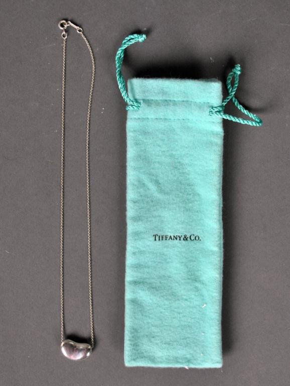 ELSA PERETTI FOR TIFFANY STERLING BEAN NECKLACE: the sliding bean pendant stamped 'Tiffany & Co. Elsa Peretti 925', 16" chain stamped 'Peretti Tiffany & Co. 925'