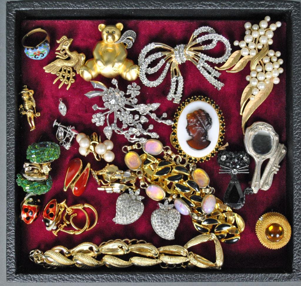 23-PIECE VINTAGE COSTUME JEWELRY GROUP: includes pins, bracelets, necklaces and a ring, makers include Napier, Warner, Coro, Van Dell, Trifari, Jamoz, Swarovski, JJ, NLH, etc.