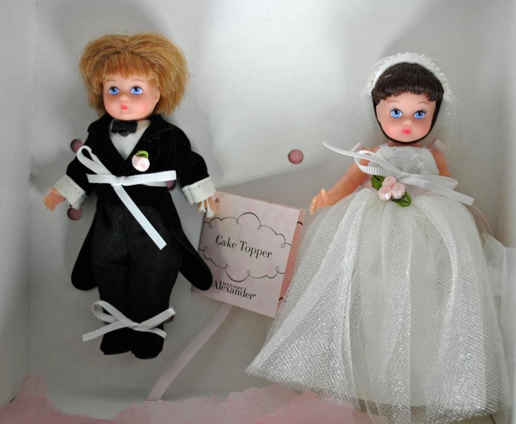 MADAME ALEXANDER 2-PIECE CAKE TOPPER: Bride and Groom #33570, 5.5in.