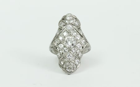 LARGE ART DECO PLATINUM & DIAMOND RING, 2.25CTW