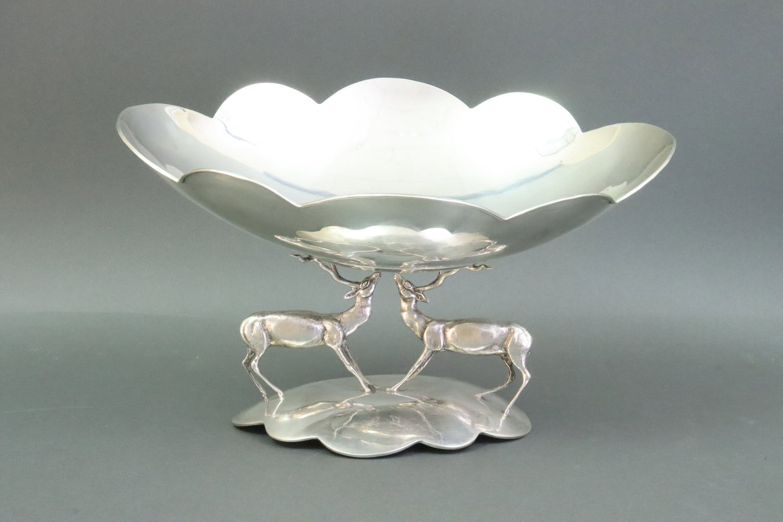 SILVER SCALLOPED FRUIT BOWL (1 of 3)