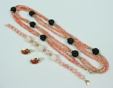 (3) PIECE GOLD & CORAL JEWELRY GROUP