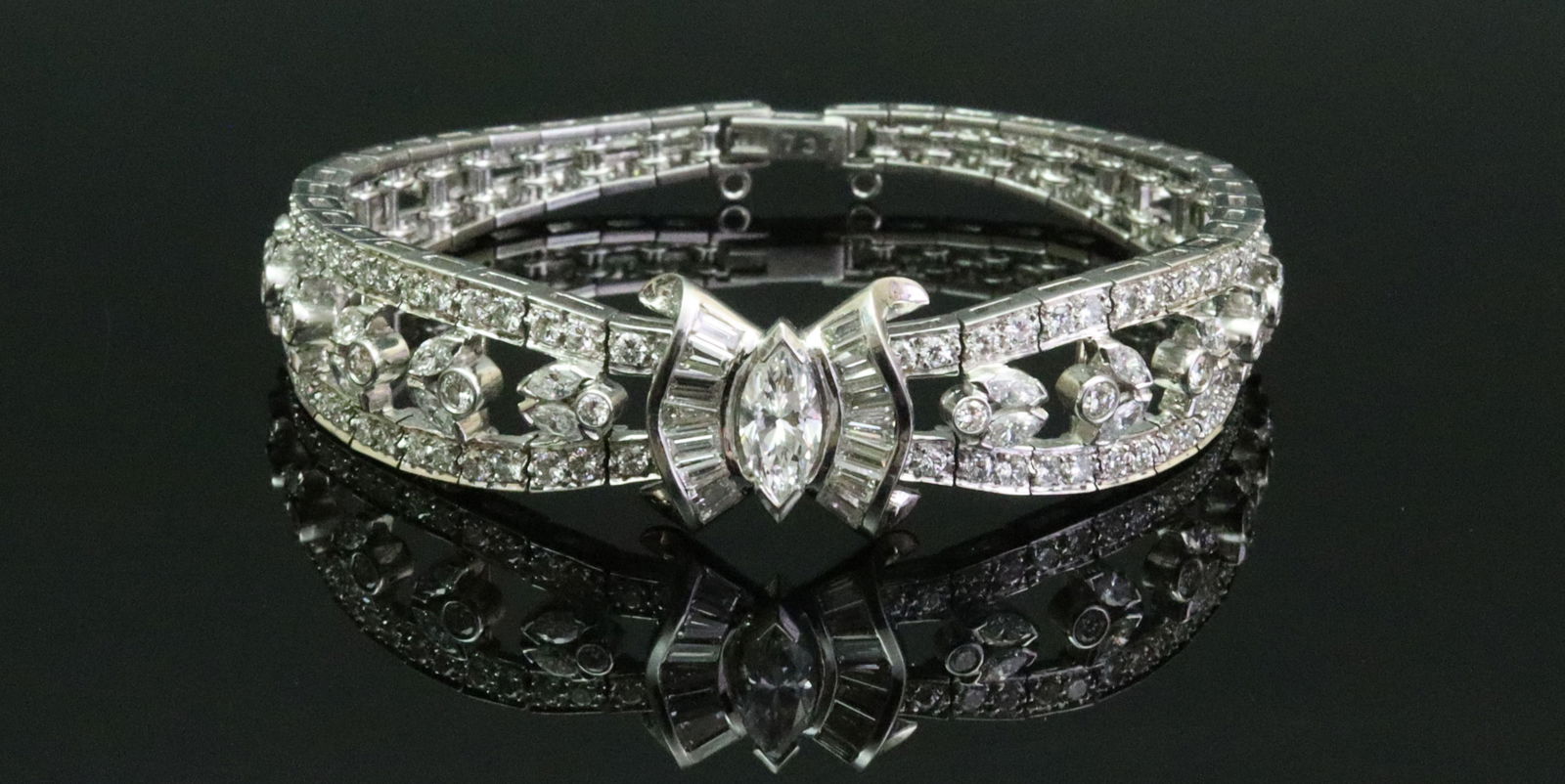 PLATINUM & DIAMOND BRACELET, 10.00CTW