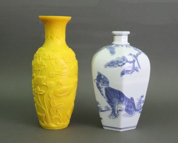 (2) CHINESE VASES