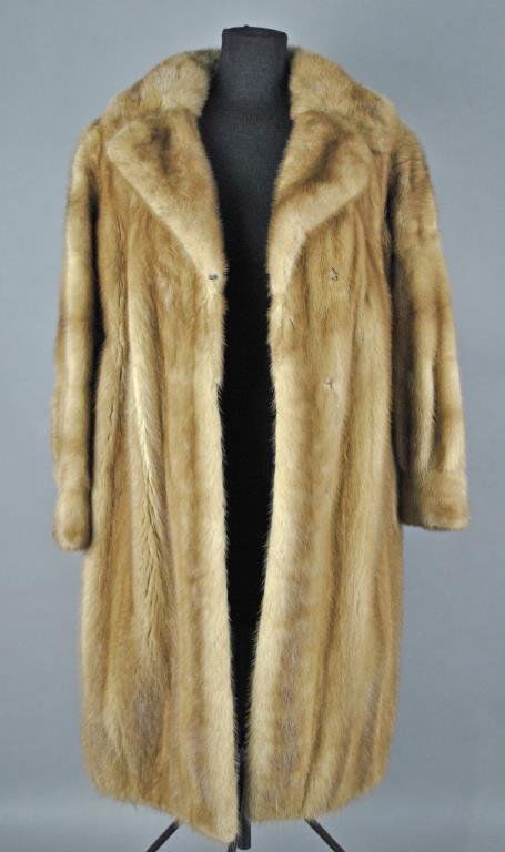 THREE-QUARTER LENGTH MINK COAT: label of Nelson Furs, width shoulder to shoulder 18in., length 40in.